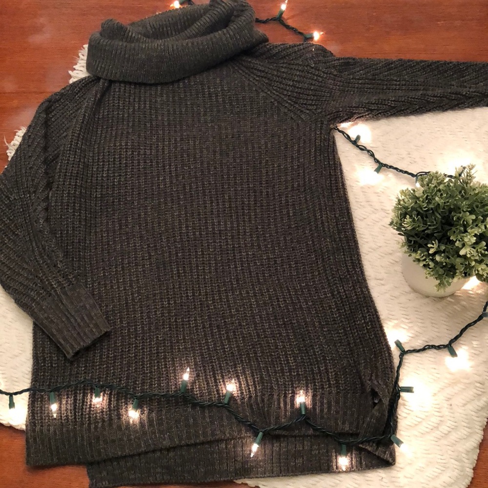 Mid length dark green turtle neck sweater
